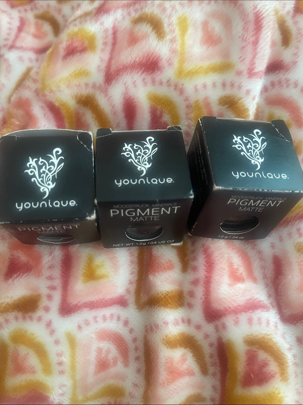 Set Younique Mineral Pigment Matte Eyeshadow- Corrupted, Precocious, Vulnerable.